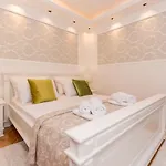 Julija Apartment