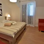 Julija Apartment *