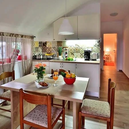 Apartament Julija