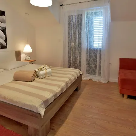 Julija Appartement *